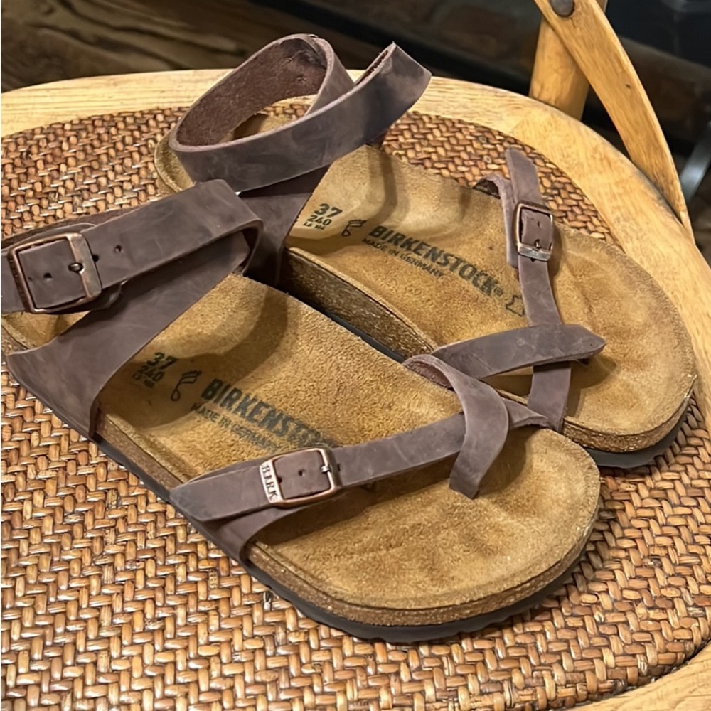 Guc barely worn ankle strap Birkenstocks size 37